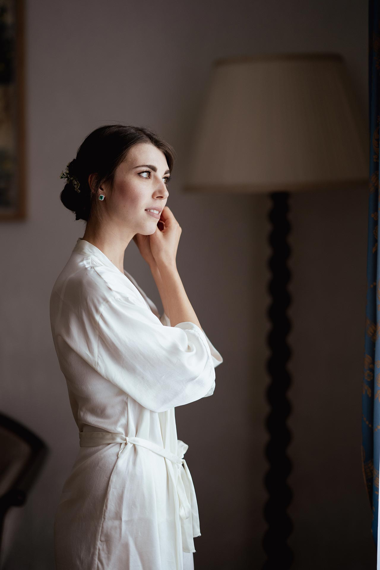 alessio-arrigoni-servizio-fotografico-matrimonio-cd-sposa-si-mette-orecchini Alessio Arrigoni servizio fotografico matrimonio C&D sposa si mette gli orecchini