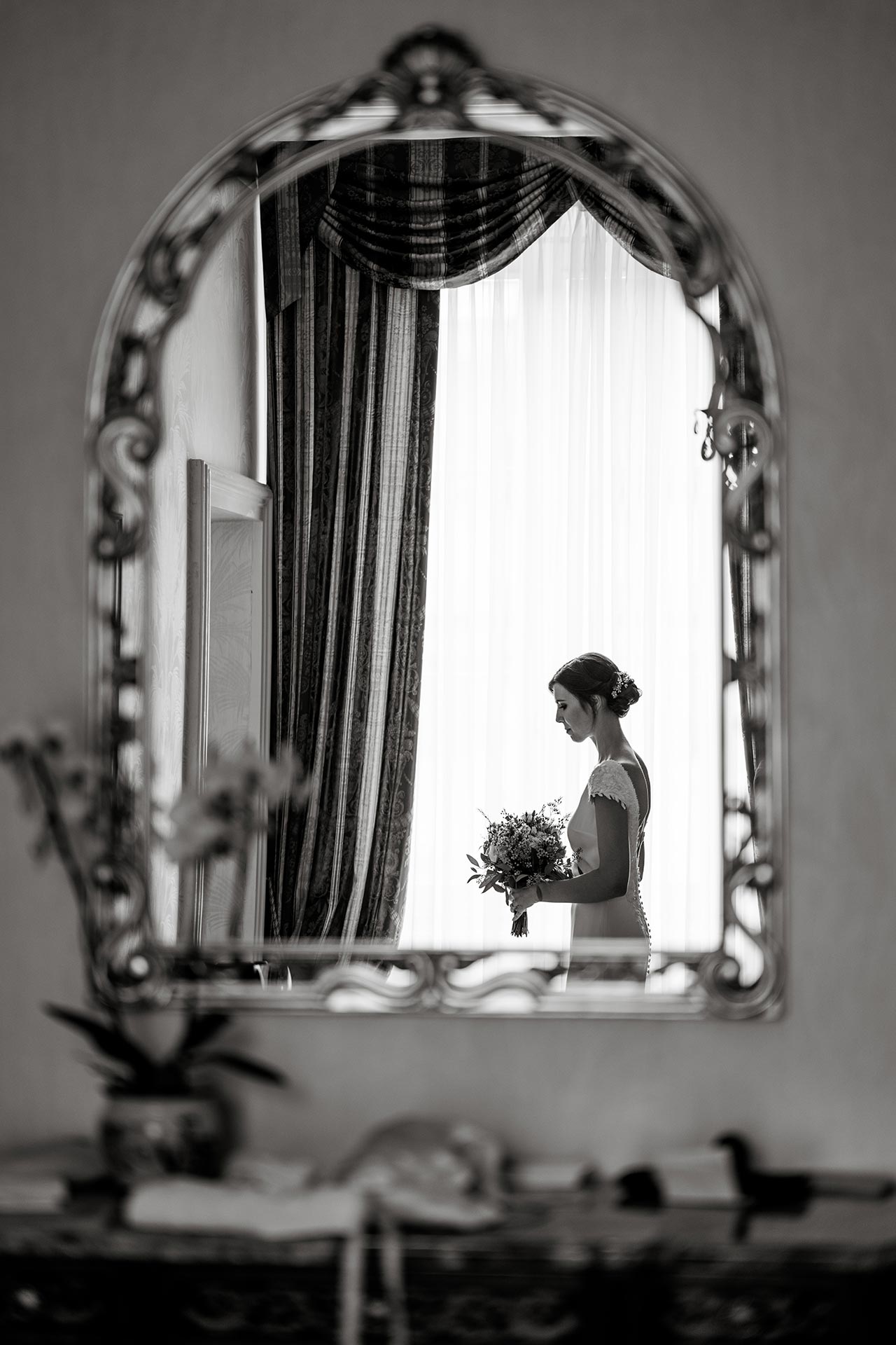 alessio-arrigoni-servizio-fotografico-matrimonio-cd-riflesso-sposa-specchio Alessio Arrigoni servizio fotografico matrimonio C&D riflesso della sposa nello specchio