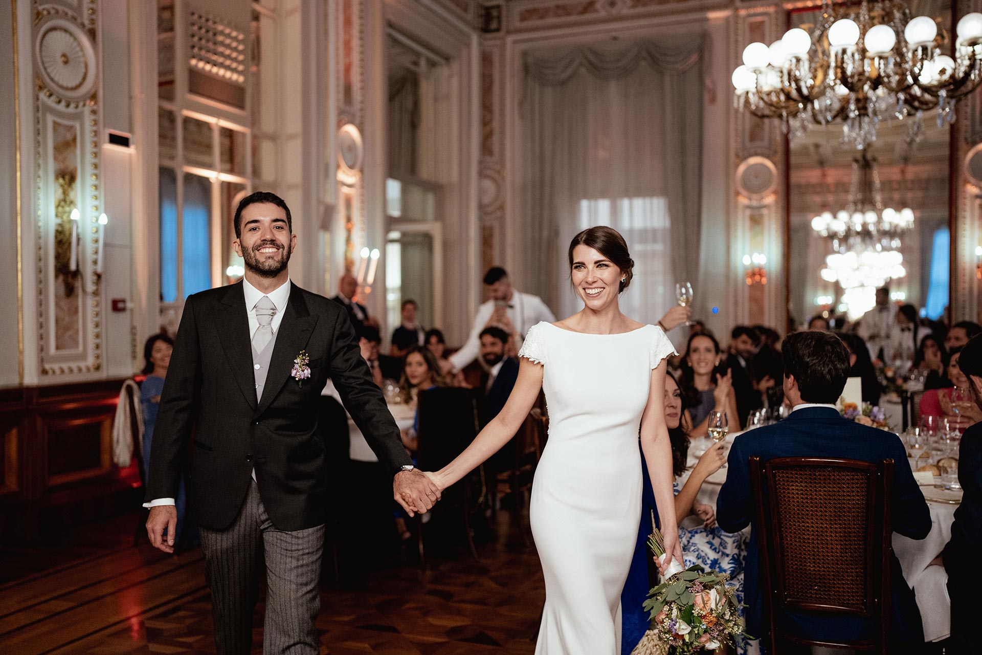 alessio-arrigoni-servizio-fotografico-matrimonio-cd-sposi-tra-gli-invitati Alessio Arrigoni servizio fotografico matrimonio C&D sposi tra gli invitati